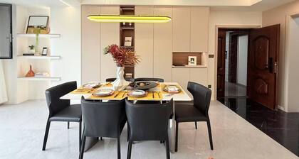 Heinemann's Vaca Apartment at Mount Emei Hosted by a German Couple