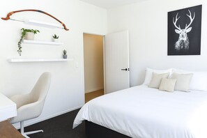 4 bedrooms, iron/ironing board, bed sheets