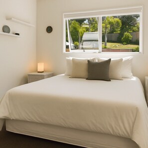 3 bedrooms, iron/ironing board, bed sheets