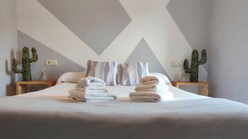 5 bedrooms, iron/ironing board, Internet, bed sheets