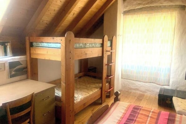 2 bedrooms, bed sheets