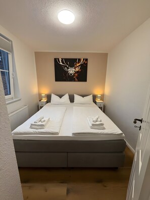 2 quartos, ferros/tábuas de passar roupa, Wi-Fi, roupa de cama