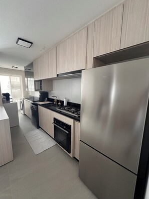 Micro-ondas, fogão, cooktop, lava-louças