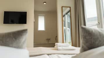 4 bedrooms, travel cot, free WiFi, bed sheets