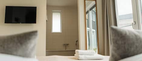 4 habitaciones, cuna de viaje, wifi gratis y ropa de cama
