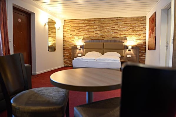 Chambre Double | Bureau, Wi-Fi gratuit, draps fournis