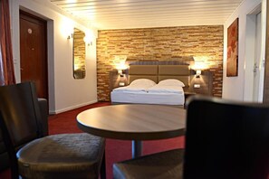 Double Room | Desk, free WiFi