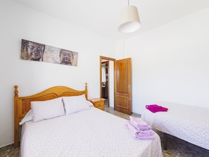 3 habitaciones, tabla de planchar con plancha y wifi gratis 