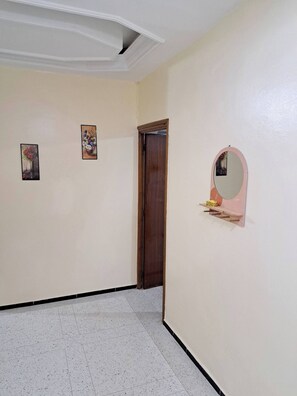 Apartment, 2 Bedrooms, Smoking, Garden View | Interior