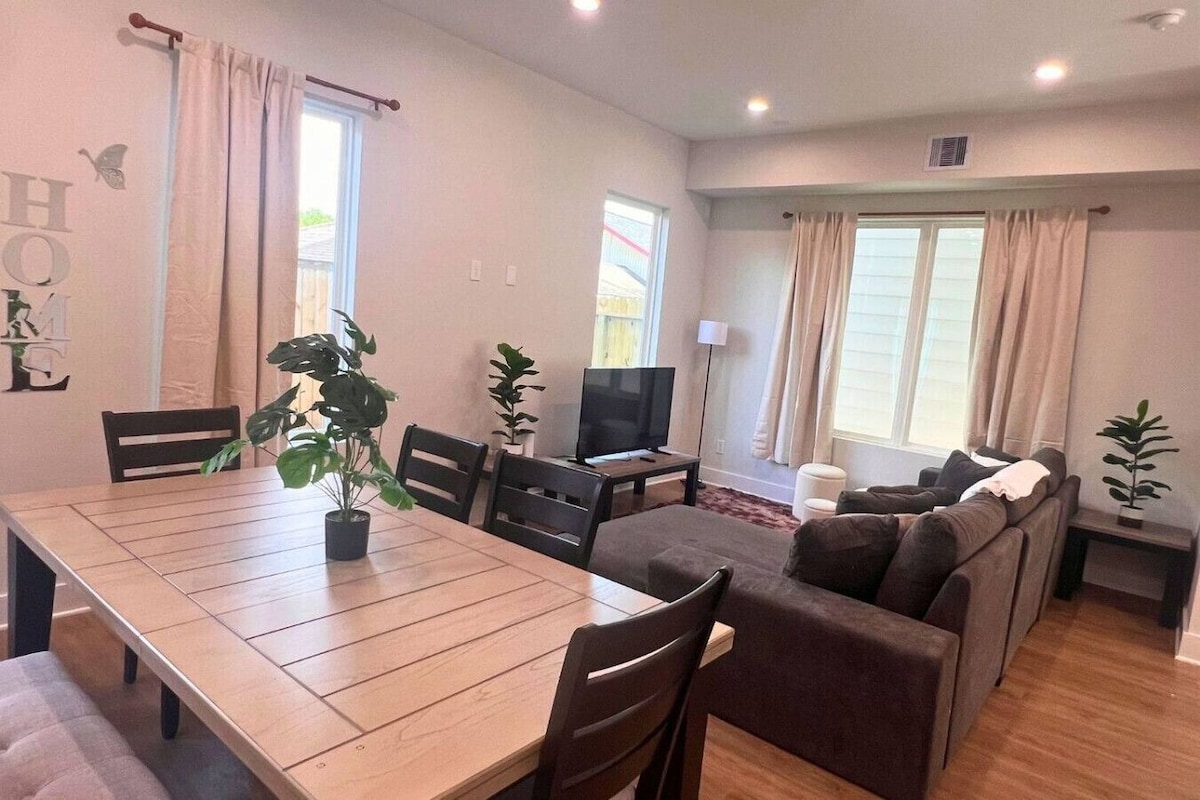Photo 20 of Spacious 3BR/2BA near Downtown with kitchen, WiFi, laundry, garage & quiet gated community