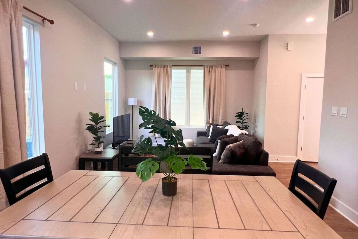 Photo 22 of Spacious 3BR/2BA near Downtown with kitchen, WiFi, laundry, garage & quiet gated community