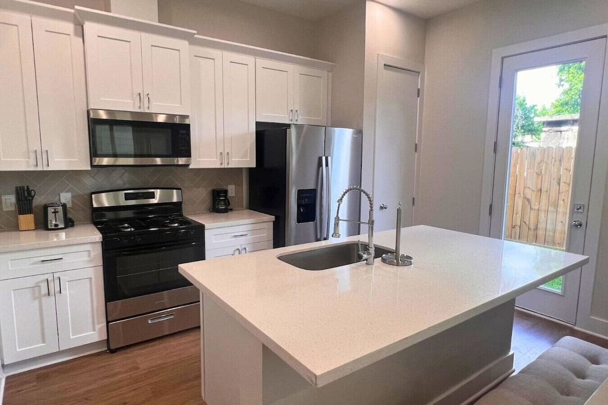 Photo 23 of Spacious 3BR/2BA near Downtown with kitchen, WiFi, laundry, garage & quiet gated community
