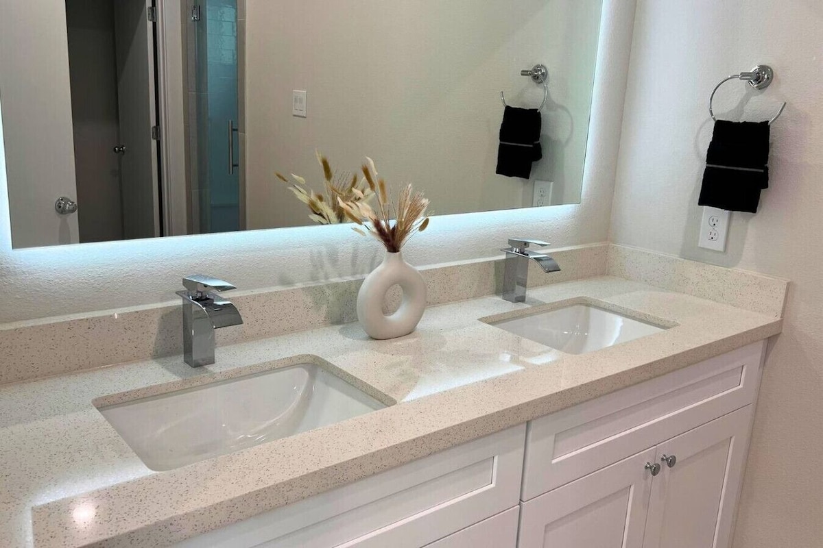 Photo 12 of Spacious 3BR/2BA near Downtown with kitchen, WiFi, laundry, garage & quiet gated community
