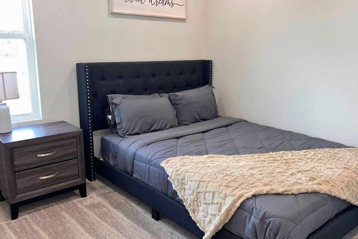 Photo 8 of Spacious 3BR/2BA near Downtown with kitchen, WiFi, laundry, garage & quiet gated community