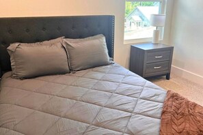 3 bedrooms, desk, WiFi