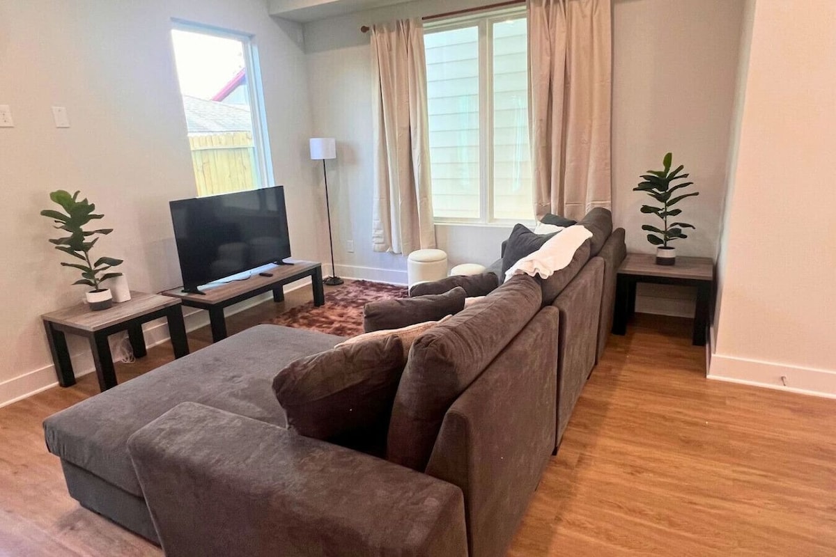 Photo 26 of Spacious 3BR/2BA near Downtown with kitchen, WiFi, laundry, garage & quiet gated community