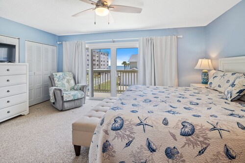 Beachside Retreat | Walk to Dining | Pet-Friendly & No-Drive Beach