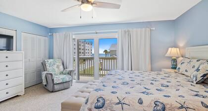 Beachside Retreat | Walk to Dining | Pet-Friendly & No-Drive Beach