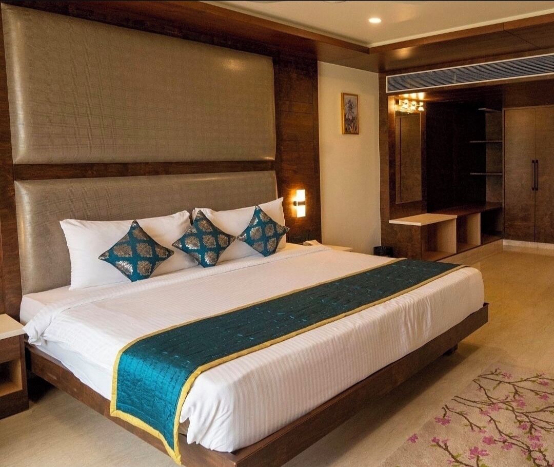 Memory-foam beds, minibar, in-room safe, desk
