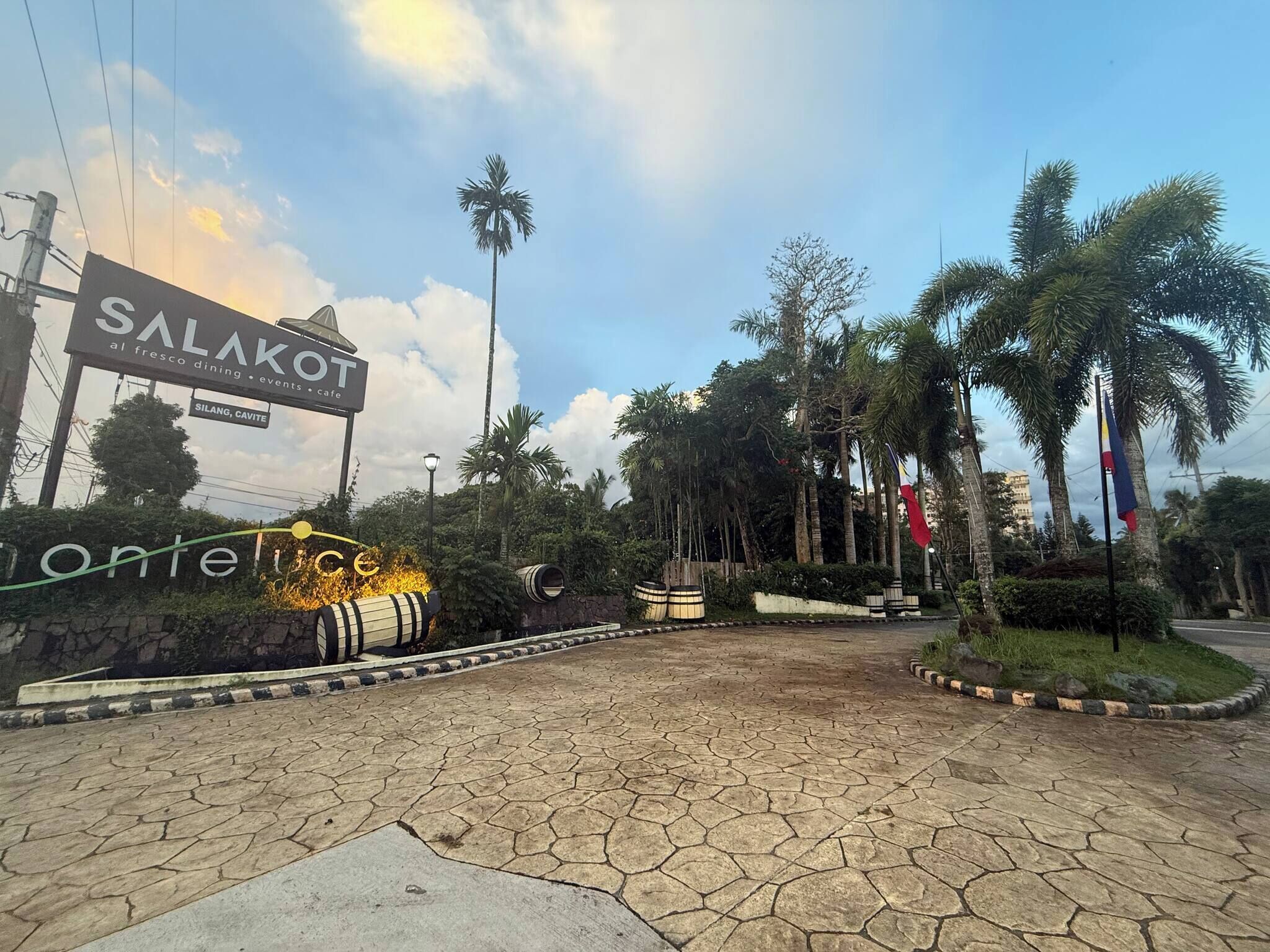 Condo, 2 Bedrooms, Accessible, Balcony | Property grounds