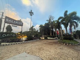 Condo, 2 Bedrooms, Accessible, Balcony | Property grounds