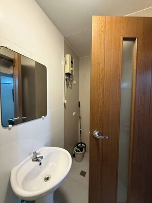 Condo, 2 Bedrooms, Accessible, Balcony | Bathroom
