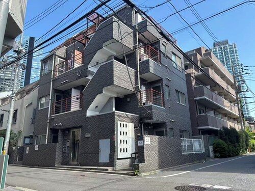 5 min walk from Shinjuku Chuo Park & family of 3 live & enjoy!