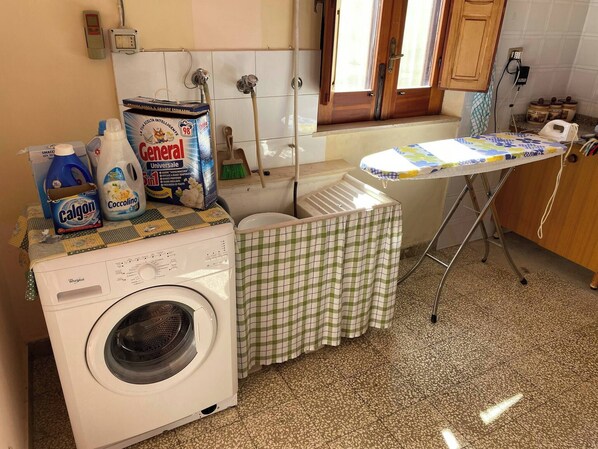 Maison, 3 chambres | Blanchisserie