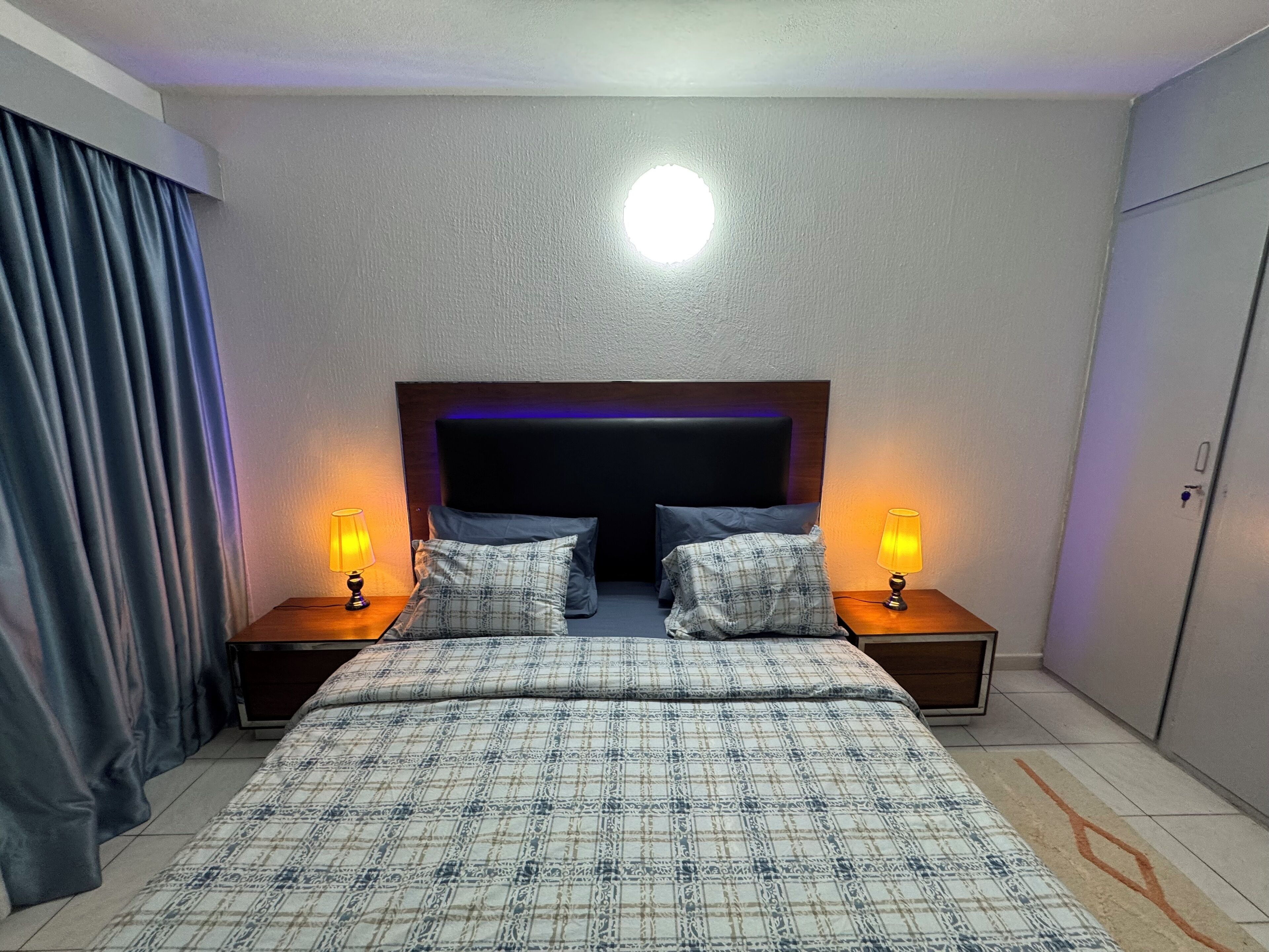 2 bedrooms, iron/ironing board, internet, bed sheets