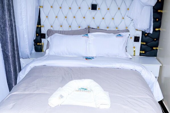 Individually decorated, individually furnished, free WiFi - Lux Suites Lakeview Cottages Ruiru (Ruiru)