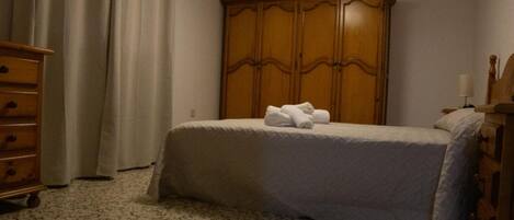 2 dormitoris i roba de llit