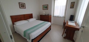 3 chambres, fer et planche à repasser, Wi-Fi gratuit, draps fournis