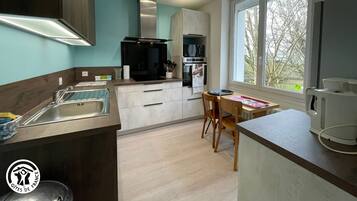 Kühlschrank, Mikrowelle, Ofen, Geschirrspüler