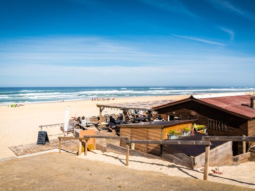 Family house in Saint-Julien-en-Born, sleeps 8, near ocean