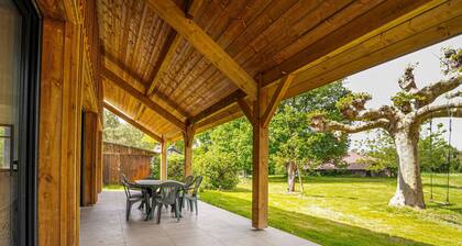 Family house in Saint-Julien-en-Born, sleeps 8, near ocean