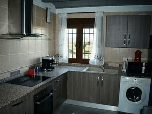 Fridge, microwave, oven, coffee/tea maker - Modern cozy homes with fireplace in Jaén (Jaén)