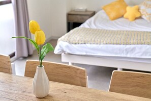 3 bedrooms, iron/ironing board, internet