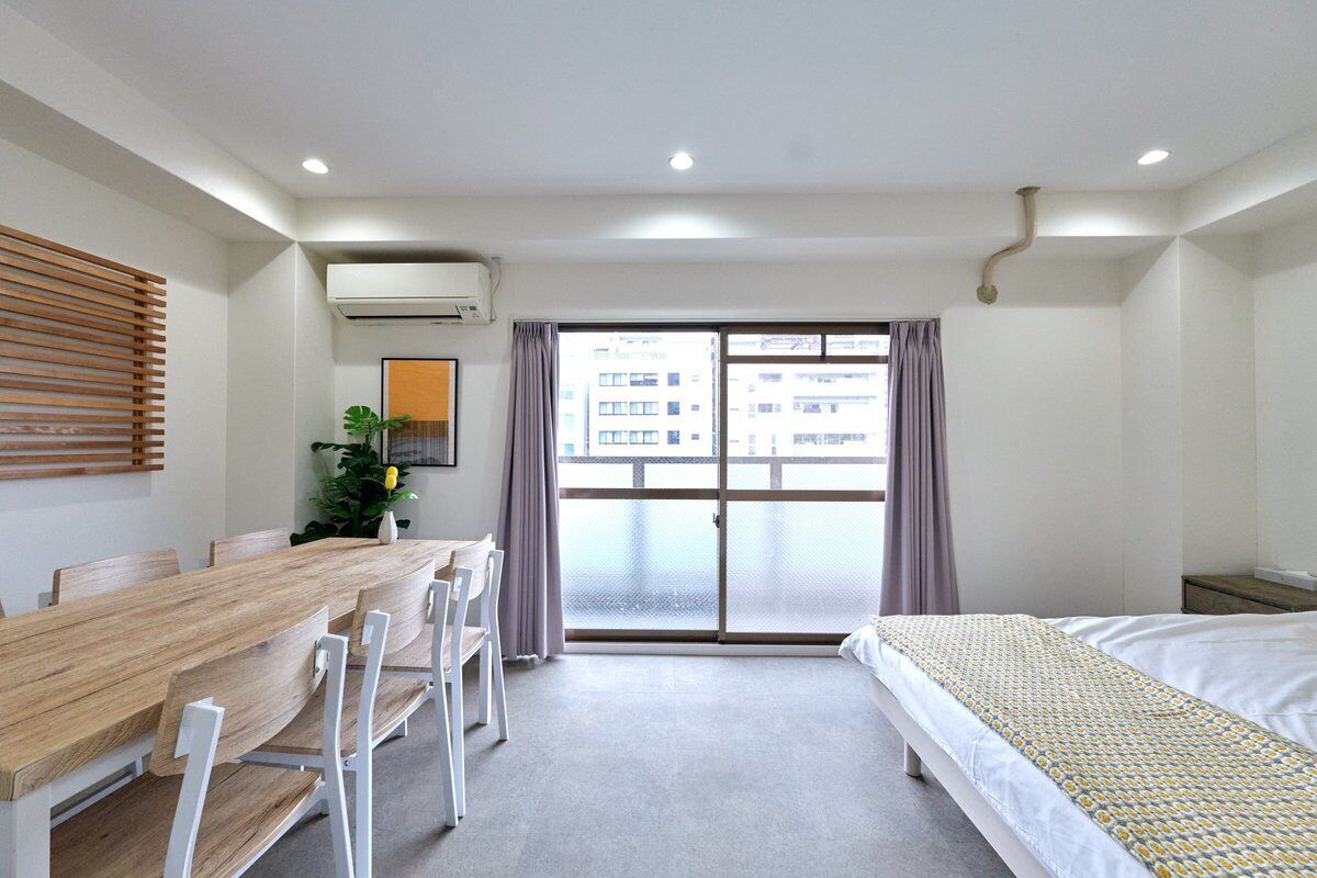 3 室のベッドルーム、デスク、アイロン / アイロン台、インターネット