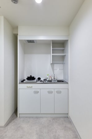 Fridge, microwave, cookware/dishes/utensils