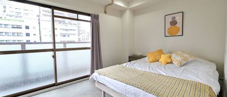 3 عدّة غرف نوم ومكواة/لوح كي وخدمة الإنترنت