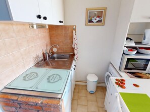 Kühlschrank, Mikrowelle, Ofen