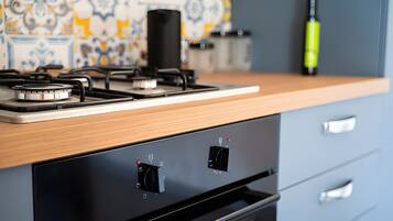 Kühlschrank, Ofen, Herdplatte, Geschirrspüler