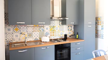Kühlschrank, Ofen, Herdplatte, Geschirrspüler