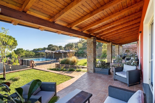 Ulivo Apartment with Pool and Sea View, Wi-Fi, and Air Conditioning