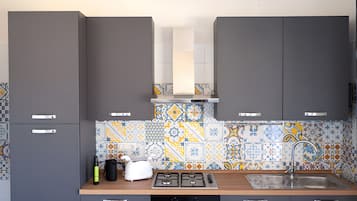 Refrigerador, horno, parrilla de estufa y lavavajillas