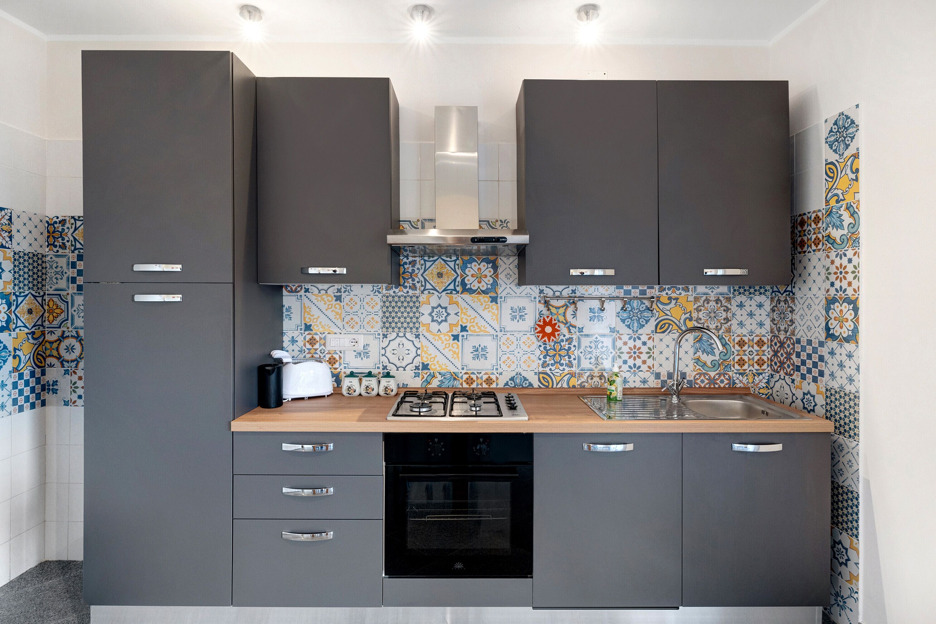 Réfrigérateur, four, plaque de cuisson, lave-vaisselle