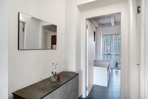 Interior - Apartment 'Appartamento Ulivo Vista Piscina' with Sea View, Wi-Fi and Air Conditioning (Montecorice)