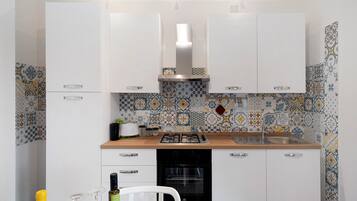 Kühlschrank, Ofen, Herdplatte, Geschirrspüler