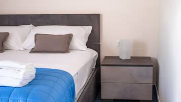 1 habitación, tabla de planchar con plancha, wifi y ropa de cama