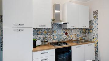 KĂŒhlschrank, Ofen, Herdplatte, GeschirrspĂŒler